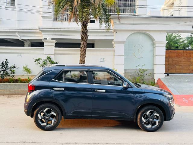 https://images10.gaadi.com/usedcar_image/4538291/original/b4dcb5c918d543b0af2107764a761bc9.jpg?imwidth=6401