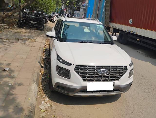https://images10.gaadi.com/usedcar_image/4538294/original/processed_33878cadfa94cb8d0ca2fbcc493b78df.jpg?imwidth=6400