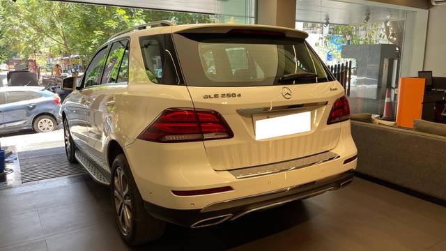 https://images10.gaadi.com/usedcar_image/4538300/original/processed_fe17b5937c2ba20e687770aa7226f499.jpeg?imwidth=6401