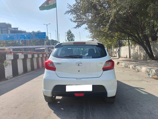 https://images10.gaadi.com/usedcar_image/4538310/original/processed_72aaa1bb5ba3daa0c82ac7b40e4d7d66.jpg?imwidth=6402