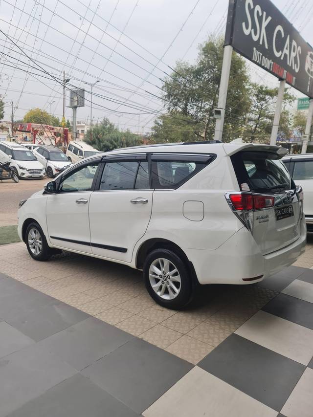 https://images10.gaadi.com/usedcar_image/4538313/original/processed_5db9850ad2a59378cceba72c65aa9878.jpg?imwidth=6402