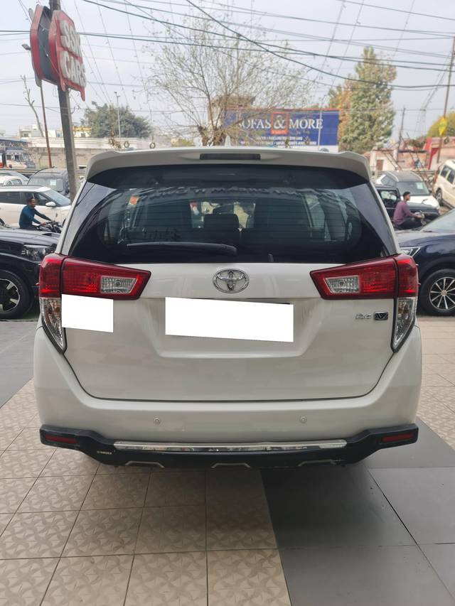https://images10.gaadi.com/usedcar_image/4538318/original/processed_edffcc345f37bf14c0f6fe65862bf231.jpg?imwidth=6401