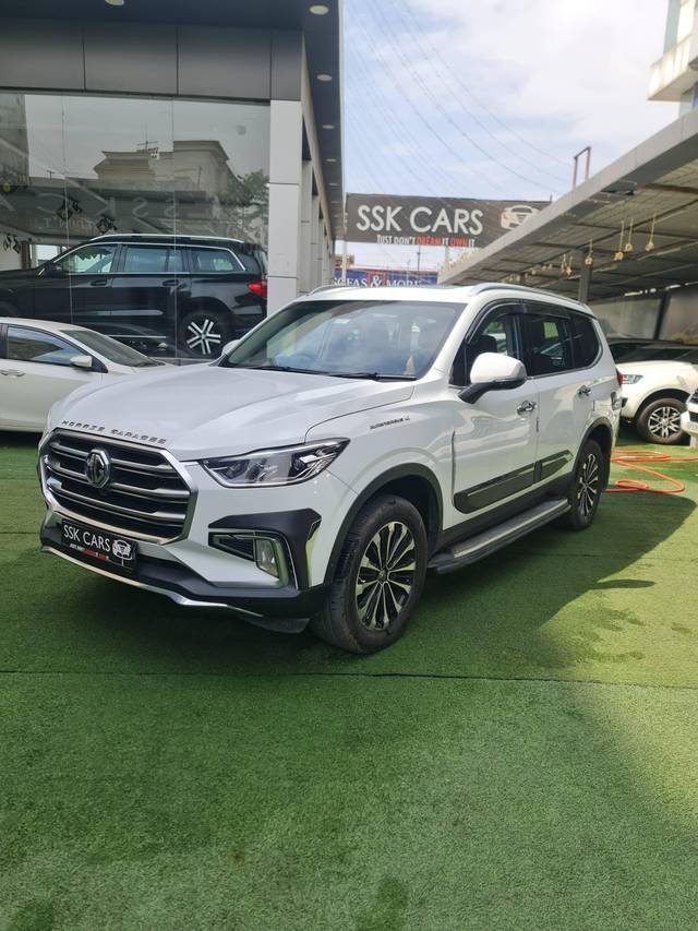 https://images10.gaadi.com/usedcar_image/4538329/original/processed_24bbd35fc6836d3eb610029be7a2ea8c.jpg?imwidth=6402