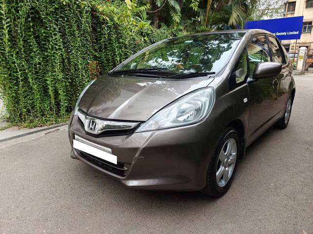 https://images10.gaadi.com/usedcar_image/4538385/original/processed_382edb5a8dc90bfd8951bfbc190aa21f.jpeg?imwidth=6402