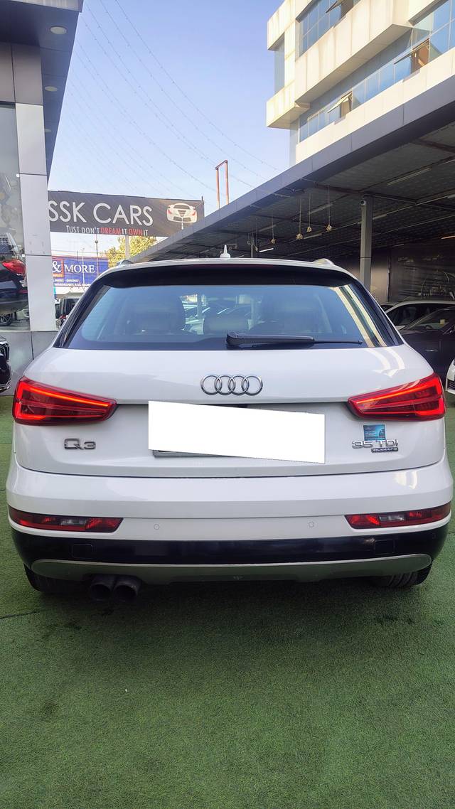 https://images10.gaadi.com/usedcar_image/4538387/original/processed_8aff7b60bcbddc3be83b0b2e70d86af4.jpg?imwidth=6402