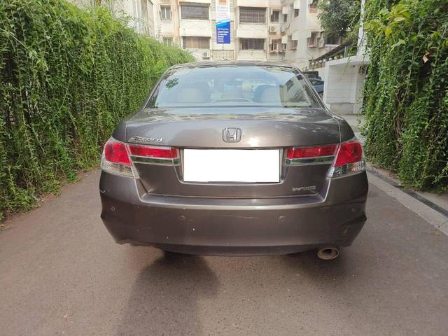 https://images10.gaadi.com/usedcar_image/4538396/original/processed_e3238ea919f0a300fa53155b05c20807.jpeg?imwidth=6402