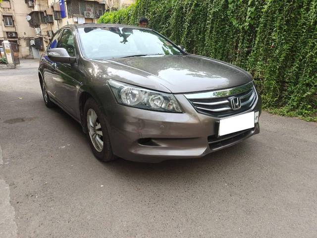 https://images10.gaadi.com/usedcar_image/4538396/original/processed_fb05bbaa365fb36461a16c451ead4d23.jpeg?imwidth=6401
