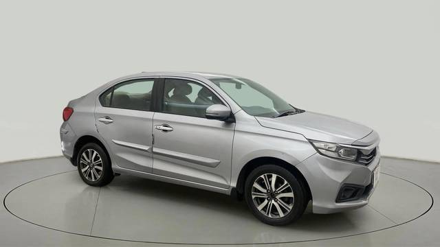 https://images10.gaadi.com/usedcar_image/4538410/original/783e1bb2a955de615b3d2e4b2b95fe27.jpg?imwidth=6400
