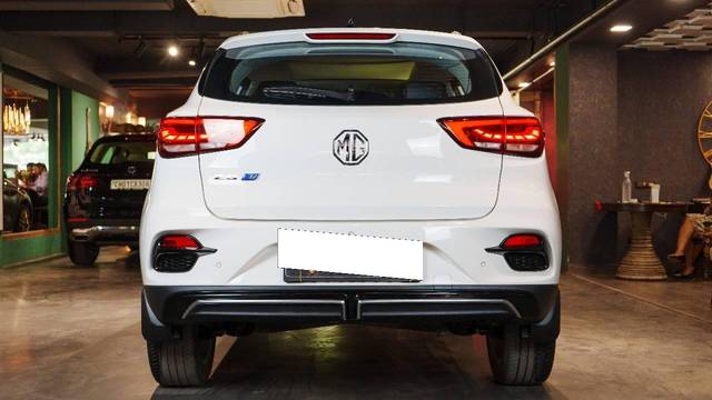 https://images10.gaadi.com/usedcar_image/4538415/original/processed_fc0647f3791358a67356420eeb2ba05a.jpg?imwidth=6402