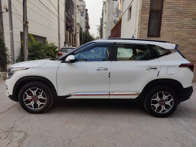 https://images10.gaadi.com/usedcar_image/4538422/original/ce653c1659f836b80a9b4bf95a6d60b3.jpg?imwidth=6402