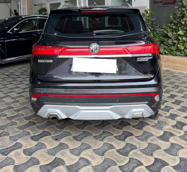 https://images10.gaadi.com/usedcar_image/4538430/original/processed_035e575579e6c26c868983ef95d7b7bd.jpg?imwidth=6402