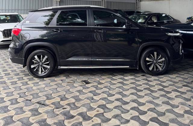 https://images10.gaadi.com/usedcar_image/4538430/original/processed_48b9ad1cceead58a2f6a2e4acaf6aec5.jpg?imwidth=6401