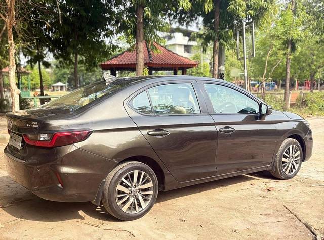 https://images10.gaadi.com/usedcar_image/4538432/original/processed_a610f689-7cb3-4428-a7d0-e5b618e6de30.jpg?imwidth=6401