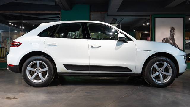 https://images10.gaadi.com/usedcar_image/4538453/original/ae9f206382b4620465fbc13af5d7fbf4.jpg?imwidth=6401