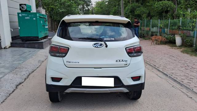https://images10.gaadi.com/usedcar_image/4538456/original/processed_dfd2cfc2f8c150f321bfc3ca4b99d7a4.jpg?imwidth=6402