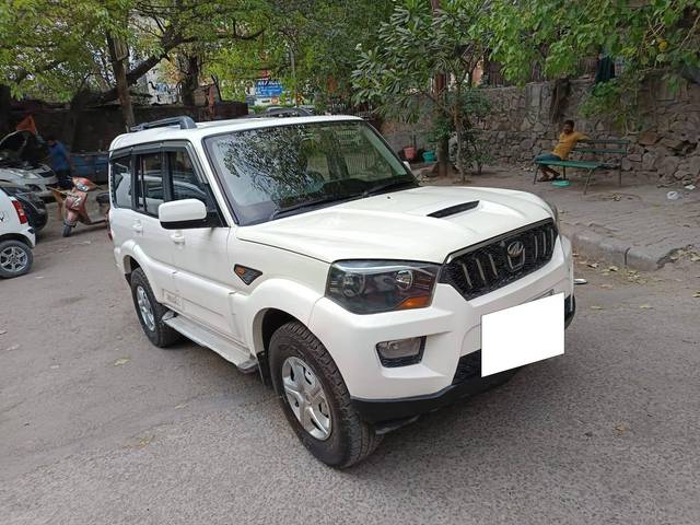 https://images10.gaadi.com/usedcar_image/4538460/original/processed_915bfea531a8ec6608651e627507a4b6.jpeg?imwidth=6400