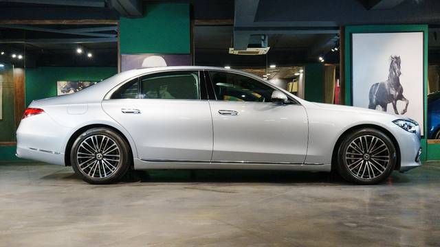 https://images10.gaadi.com/usedcar_image/4538467/original/362ef486c9ba516bfb76376ea09a5b14.jpg?imwidth=6401