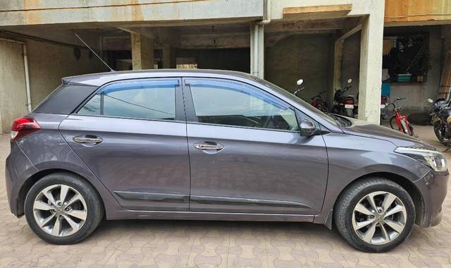 https://images10.gaadi.com/usedcar_image/4538478/original/processed_3aafc95f-33b7-410a-aa67-e12999ae3514.jpg?imwidth=6400