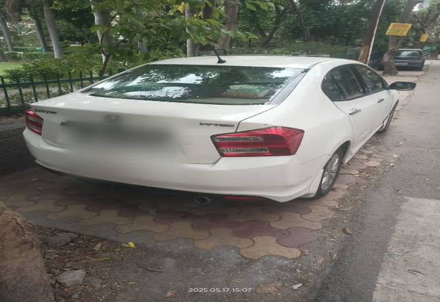 https://images10.gaadi.com/usedcar_image/4538513/original/dd4c5378-655b-4dae-8cf8-01cfd17ed079.?imwidth=6401