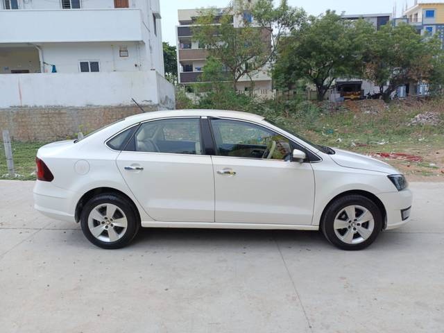 https://images10.gaadi.com/usedcar_image/4538530/original/56e1503a6889ea429750c42e3f554074.jpg?imwidth=6401