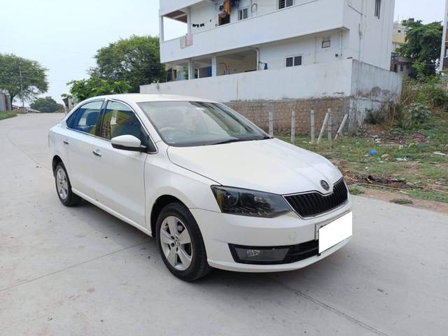 https://images10.gaadi.com/usedcar_image/4538530/original/processed_59ebeab8fa218982db3cabe888117603.jpg?imwidth=6400