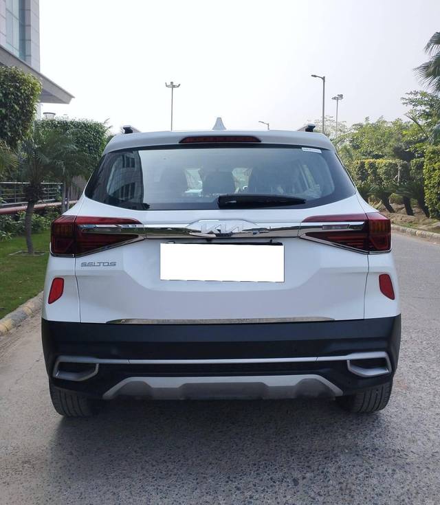 https://images10.gaadi.com/usedcar_image/4538531/original/processed_b32061dd912bcbd208a8143b571963d6.jpg?imwidth=6402