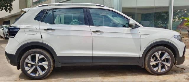 https://images10.gaadi.com/usedcar_image/4538535/original/processed_e6f11e241326b2fcb2f14ff99f6b5a51.jpeg?imwidth=6401