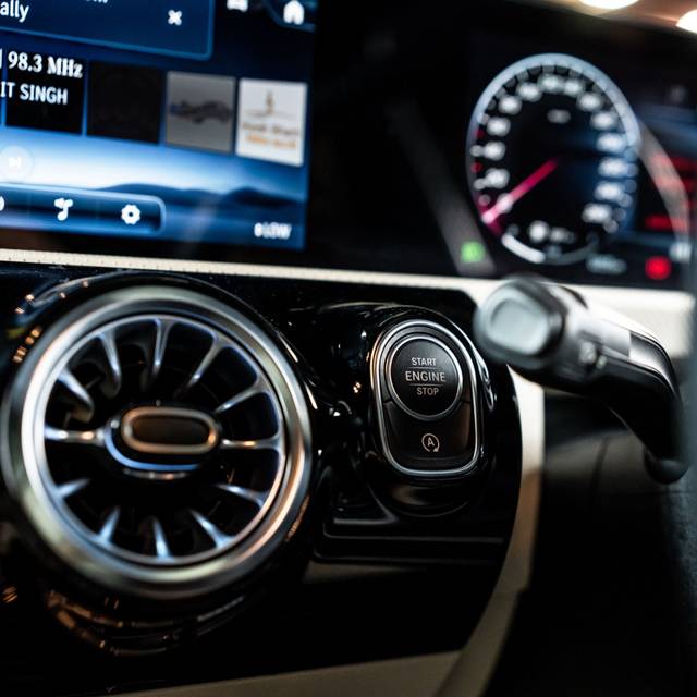 https://images10.gaadi.com/usedcar_image/4538538/original/f33545fcc68cbfeb2699eaf31a5082fa.jpg?imwidth=6402
