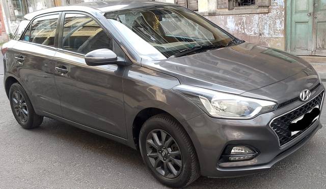 https://images10.gaadi.com/usedcar_image/4538550/original/2660ecb511aba9096671a1a6d9963f9e.jpg?imwidth=6400