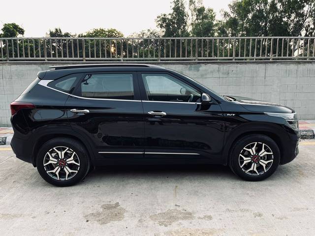 https://images10.gaadi.com/usedcar_image/4538565/original/9145aebf9a050b2f9b05ee839511f144.jpg?imwidth=6401