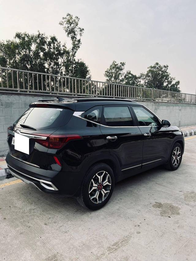 https://images10.gaadi.com/usedcar_image/4538565/original/processed_457c4c58a5429333c68be314c42c5039.jpg?imwidth=6402