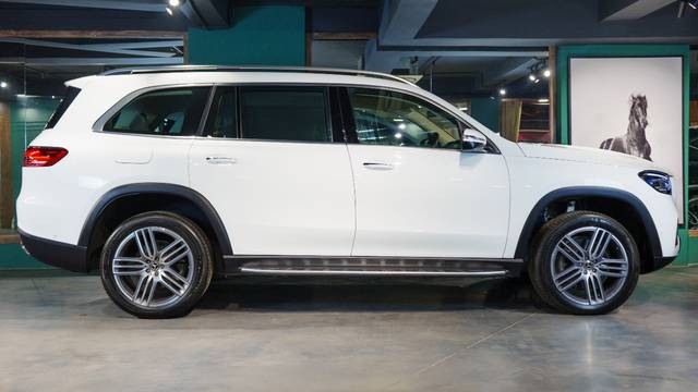 https://images10.gaadi.com/usedcar_image/4538568/original/8783646163d2f974d5036b8fb66b8a38.jpeg?imwidth=6401