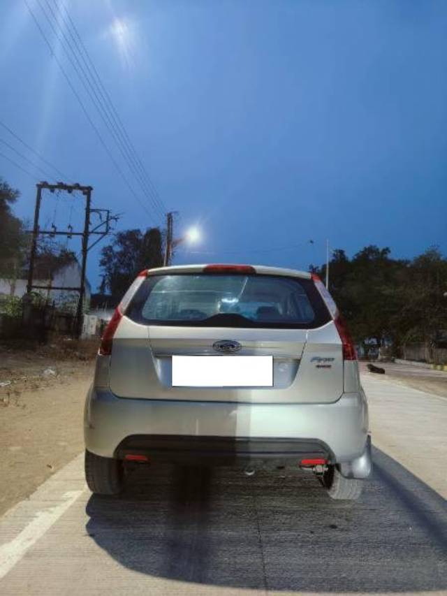 https://images10.gaadi.com/usedcar_image/4538569/original/processed_6656da0a-c6a3-4132-94d8-2e36661a1bb5.jpg?imwidth=6401