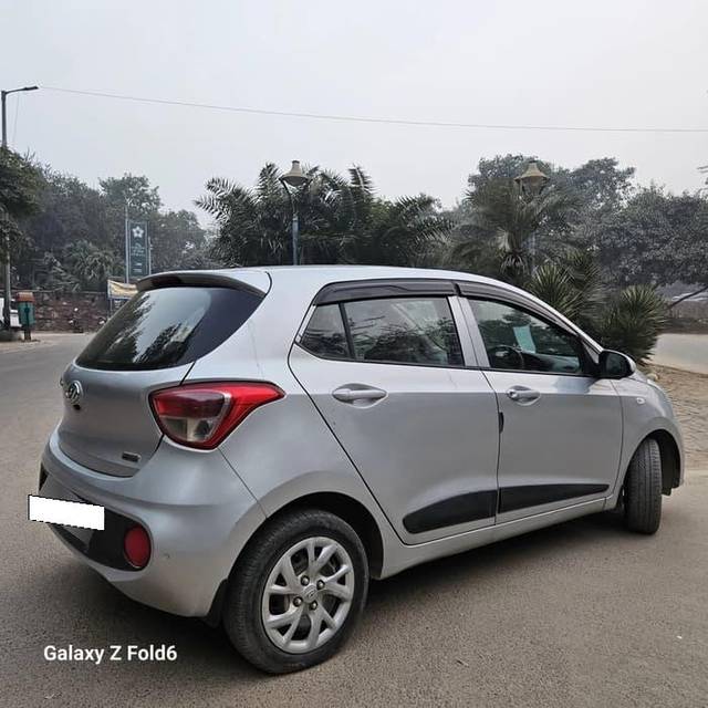 https://images10.gaadi.com/usedcar_image/4538582/original/processed_0ef3f93e4b06e1df8e9f5154d842881a.jpg?imwidth=6402