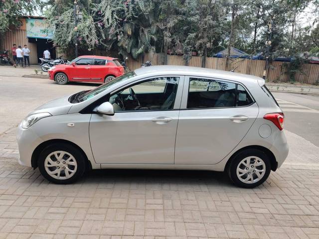 https://images10.gaadi.com/usedcar_image/4538588/original/processed_8982e362e7b2b4bdb44b0321e2f9303d.jpg?imwidth=6401