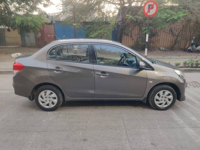 https://images10.gaadi.com/usedcar_image/4538593/original/d365789cf80d04bc6ebc5c5c7aac444e.jpg?imwidth=6401