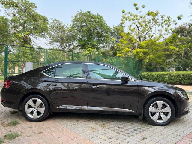 https://images10.gaadi.com/usedcar_image/4538599/original/f207e3c5eabf403ca127a8568ec31e83.jpg?imwidth=6401