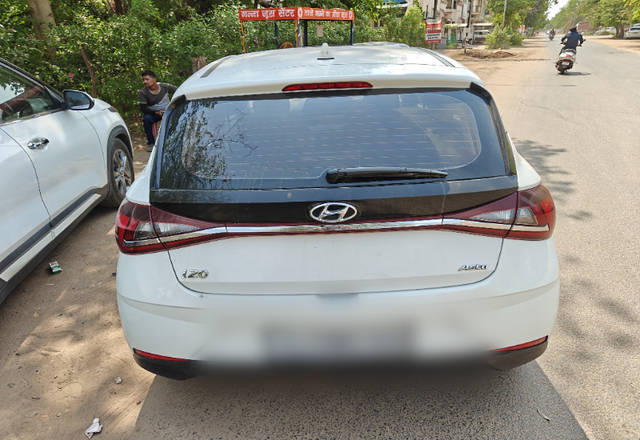https://images10.gaadi.com/usedcar_image/4538610/original/6fd85660-dae6-4e68-b747-027f33e93e35.?imwidth=6402