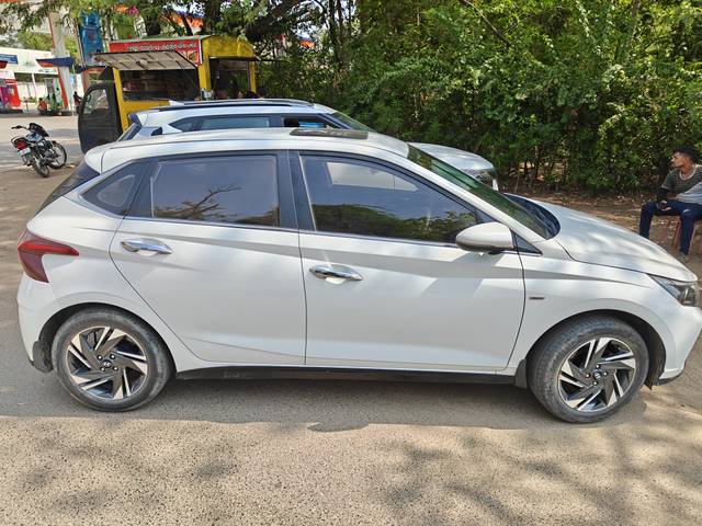 https://images10.gaadi.com/usedcar_image/4538610/original/f8bf6bbb-a182-46bd-b3b3-33389ed34a32.jpg?imwidth=6401