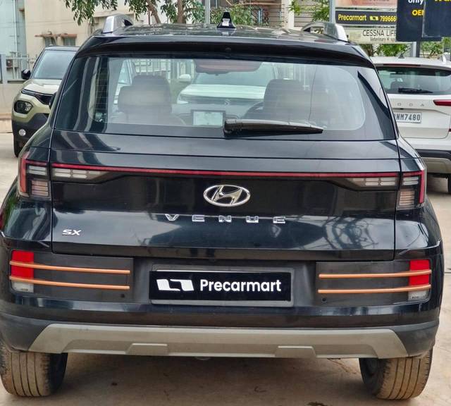 https://images10.gaadi.com/usedcar_image/4538654/original/processed_a299271f944d35f523b9ac6e44c330fc.jpeg?imwidth=6402