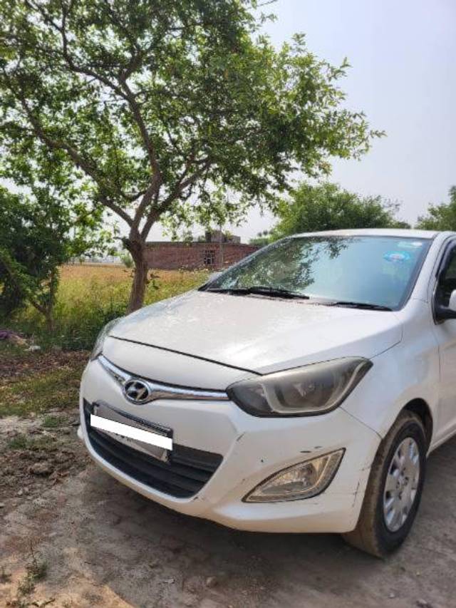 https://images10.gaadi.com/usedcar_image/4538660/original/processed_bb2a62b8-77ce-4eb6-8c07-1debcb5e065b.jpg?imwidth=6402