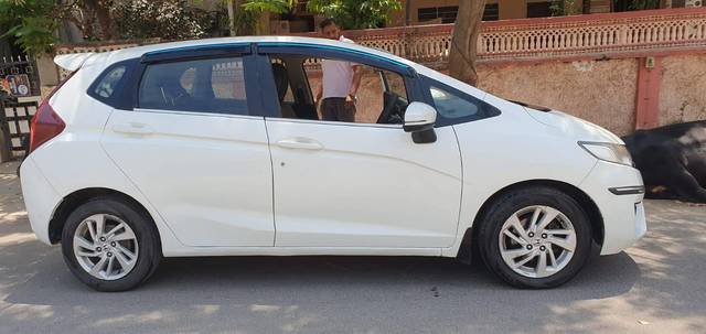 https://images10.gaadi.com/usedcar_image/4538661/original/processed_b170e13bd82c80f80945aa34f6d4b277.jpg?imwidth=6401