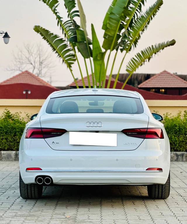 https://images10.gaadi.com/usedcar_image/4538662/original/processed_35816569cb297eb74f99d1508b490163.jpg?imwidth=6402