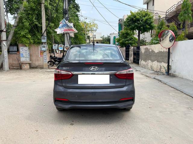 https://images10.gaadi.com/usedcar_image/4538674/original/processed_95cb6f5e4613eaba2980c34f3adc9616.jpg?imwidth=6401