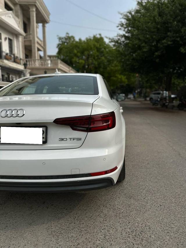 https://images10.gaadi.com/usedcar_image/4538689/original/processed_52e99fccfc532216079aab5c7f09682f.jpg?imwidth=6401