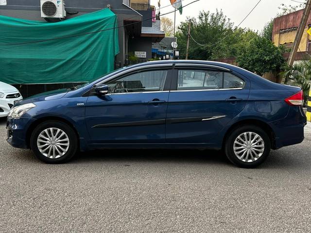 https://images10.gaadi.com/usedcar_image/4538702/original/processed_f0f6366c36aedea7189470b609aca7c0.jpg?imwidth=6402