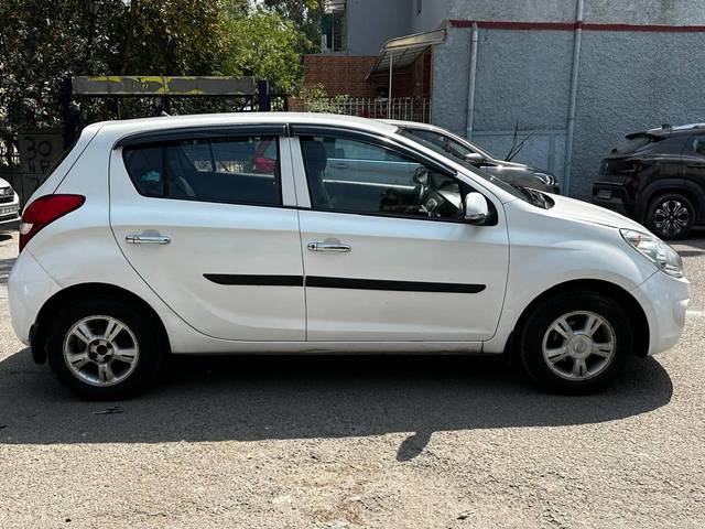 https://images10.gaadi.com/usedcar_image/4538717/original/processed_a32472c38bd101feb11cbe3b2297bd00.jpg?imwidth=6401