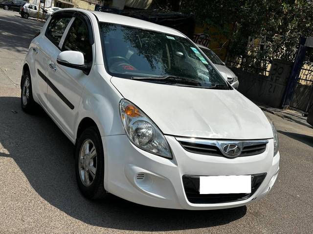 https://images10.gaadi.com/usedcar_image/4538717/original/processed_e3ea65977f4fbc25dc15f6e69259a370.jpg?imwidth=6400