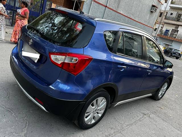 https://images10.gaadi.com/usedcar_image/4538718/original/processed_bf23539d8c3024a9f2ed773a0b4471e7.jpg?imwidth=6402