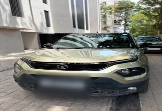 https://images10.gaadi.com/usedcar_image/4538727/original/f3844db7-261c-449c-bef6-0035b92a1ac6.?imwidth=6400